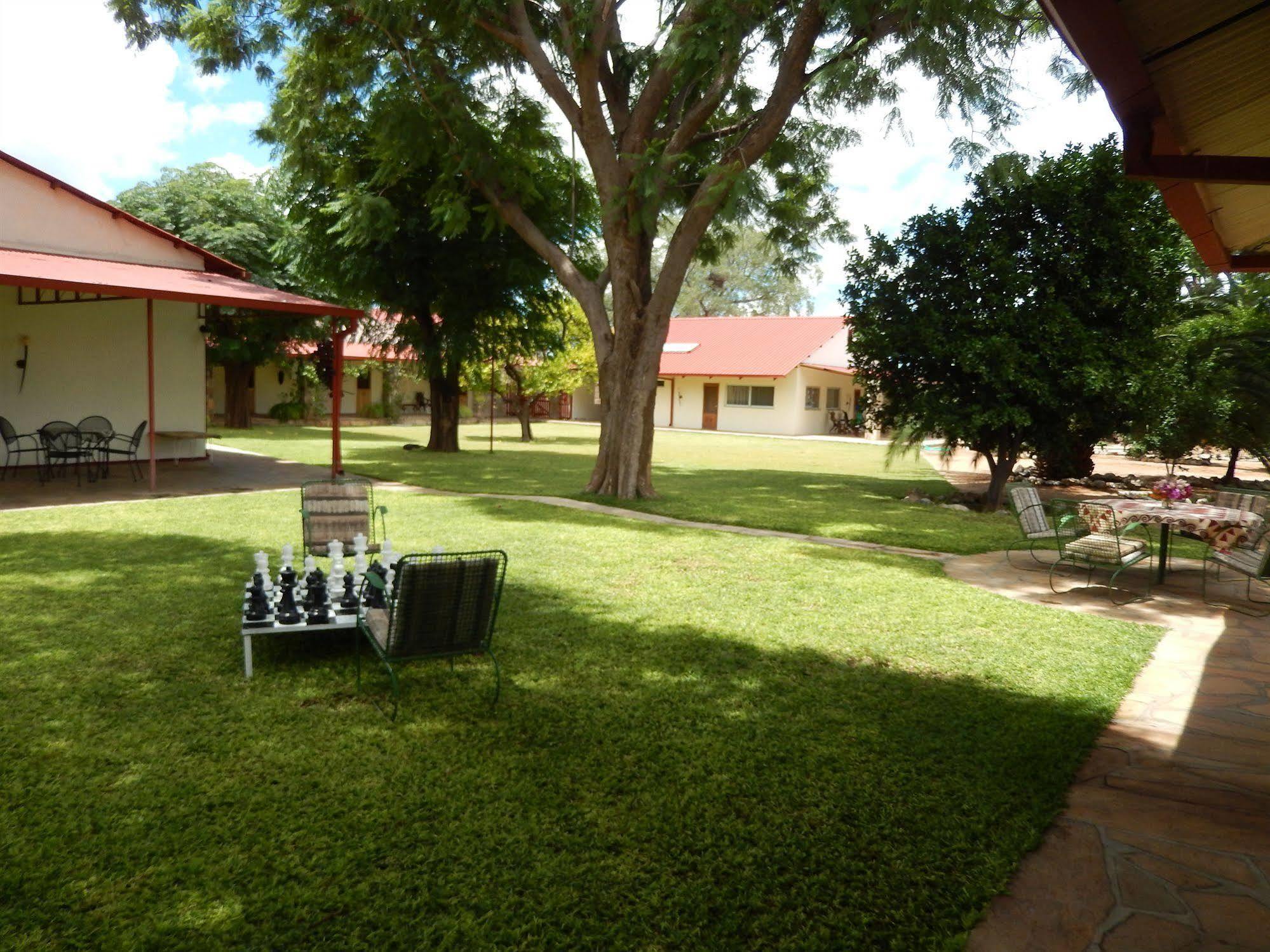 Hotel Dornhuegel Guestfarm à Grootfontein Extérieur photo