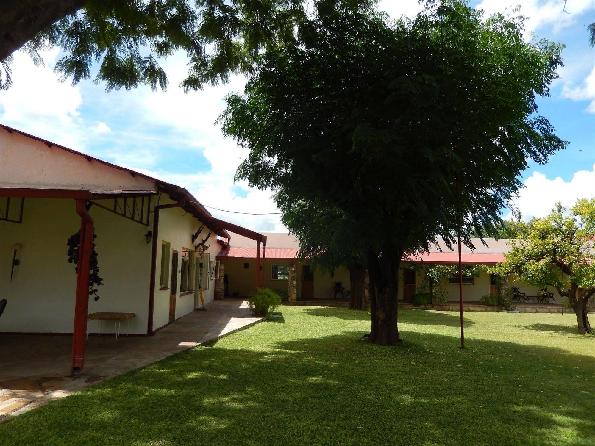Hotel Dornhuegel Guestfarm à Grootfontein Extérieur photo